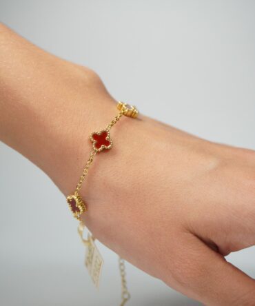 Pulsera de trébol rojo