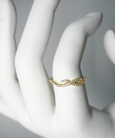 Anillo entrelazado doble