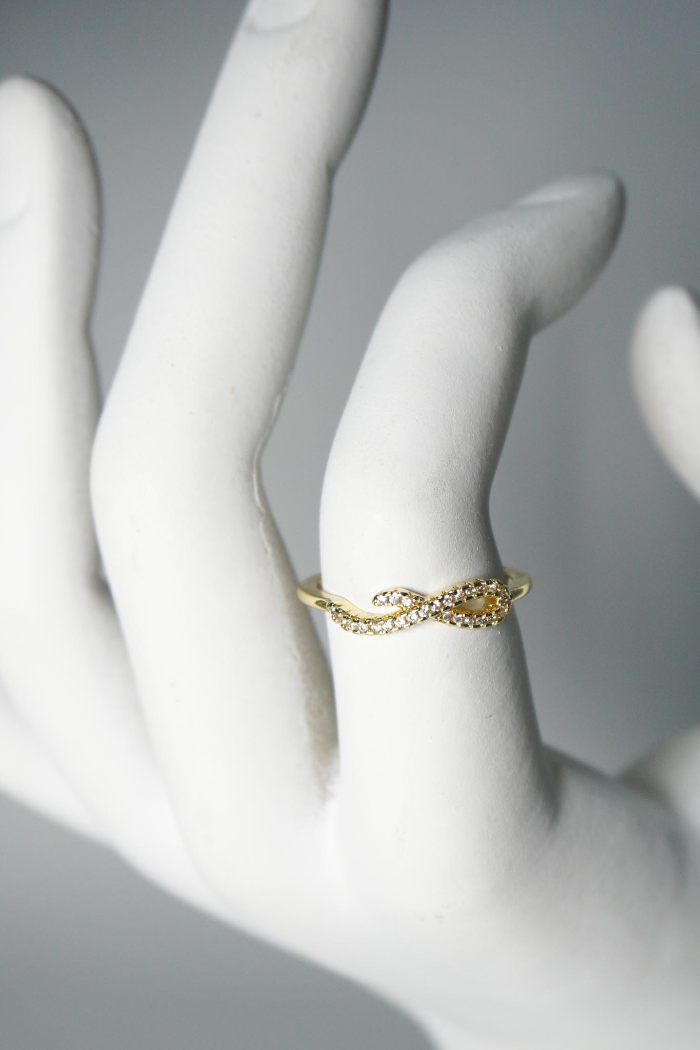 Anillo entrelazado doble