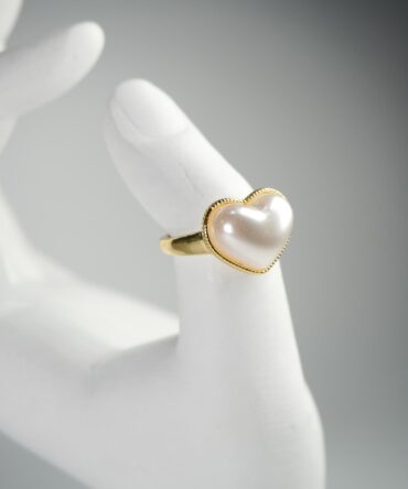 Anillo de corazón dorado