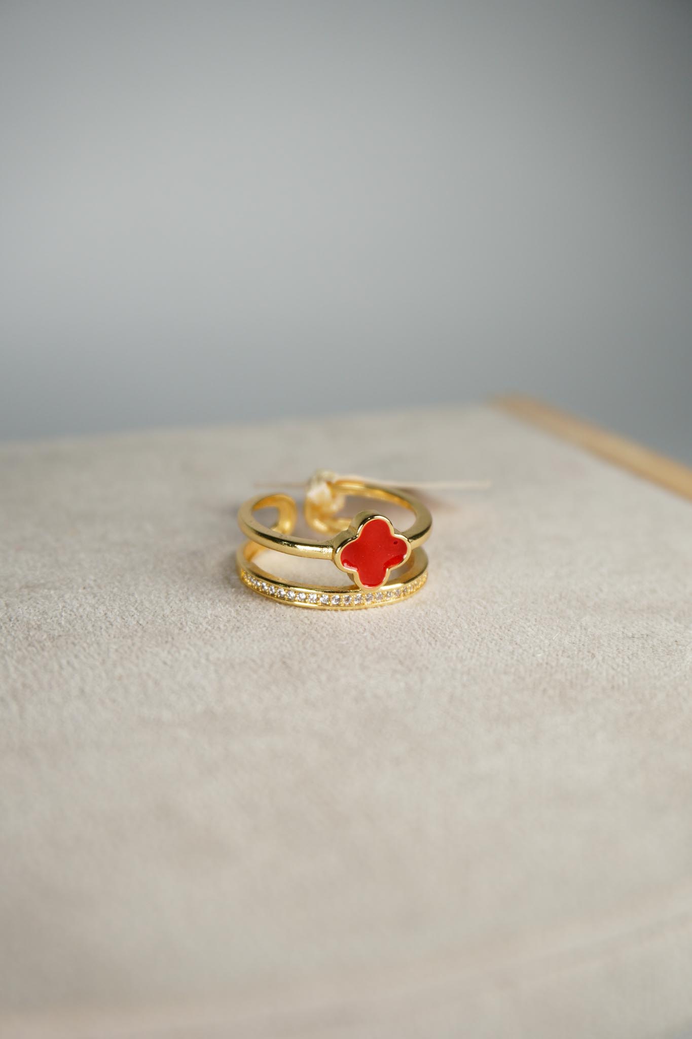 Anillo trébol rojo - Imagen 2