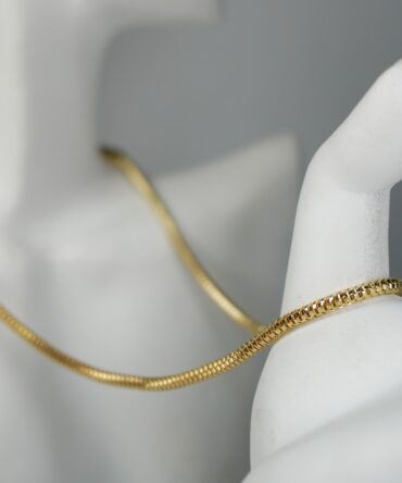 Collar tipo serpiente delgada