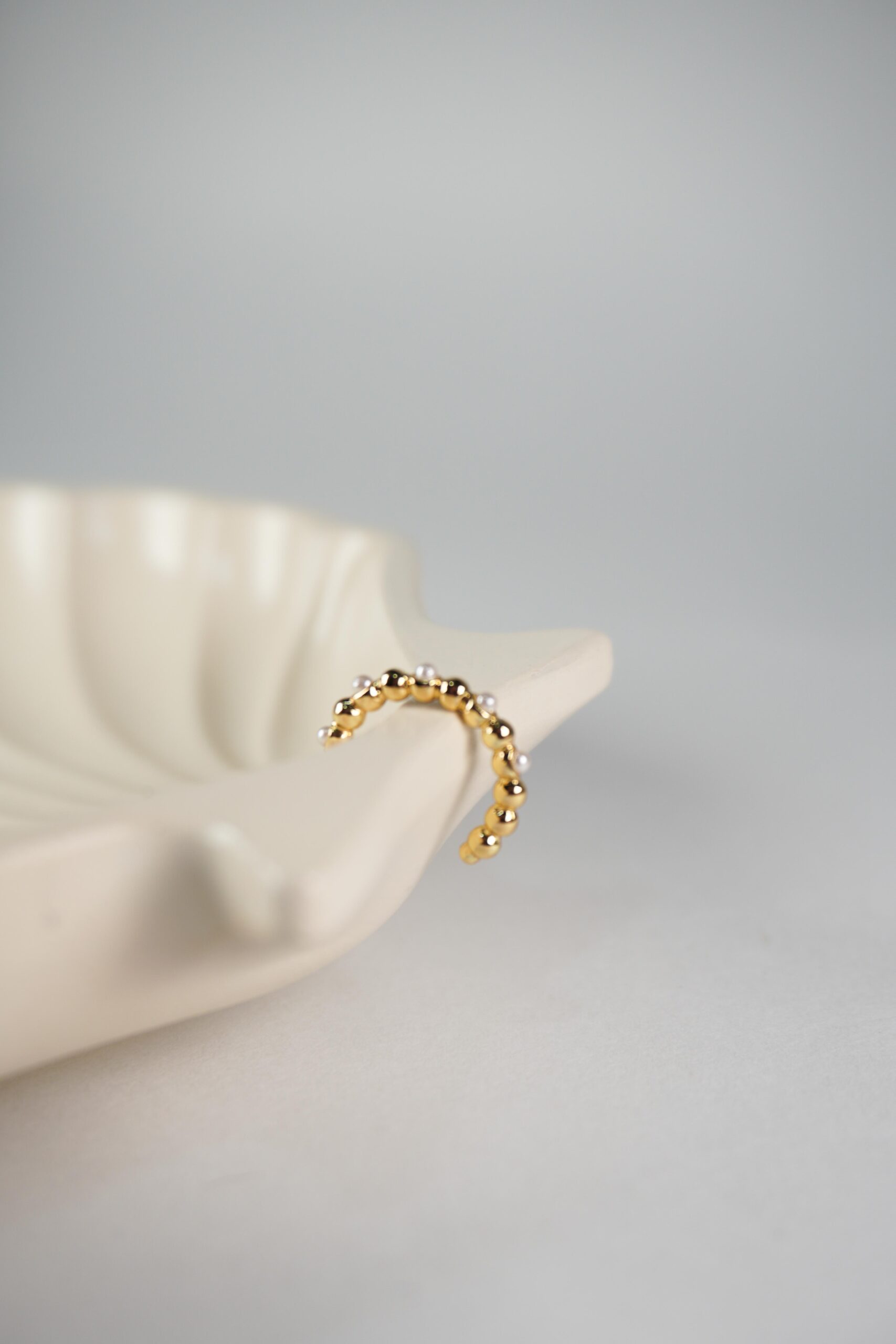 Earcuff sencillo con perlas