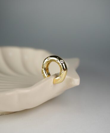 Earcuff dorado con diamantes