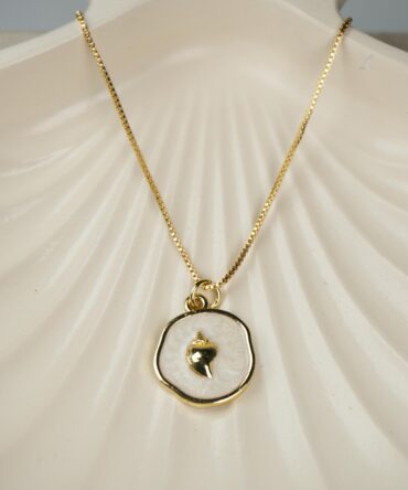 Cadena corazón en la mitad