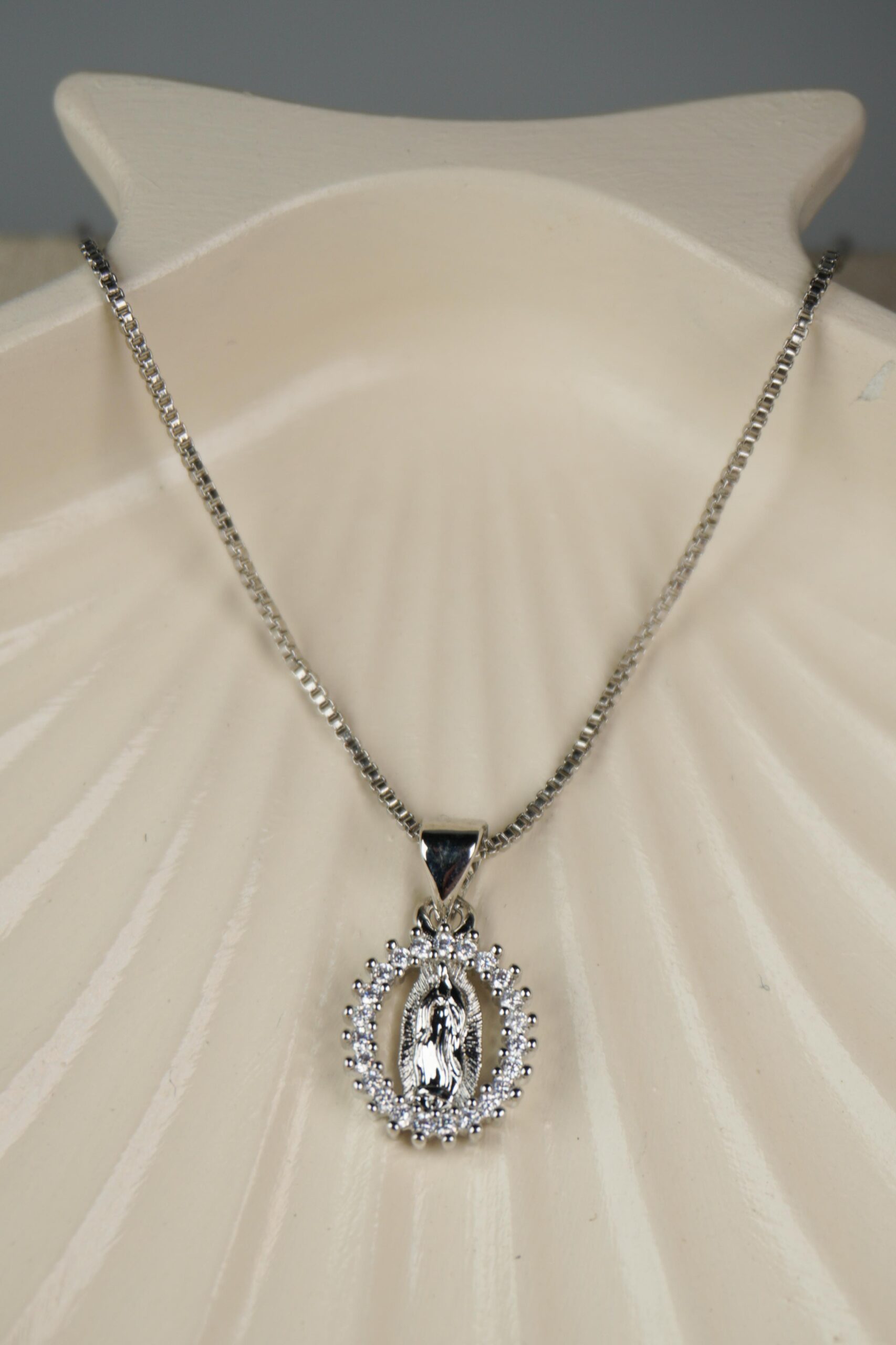 Cadena Virgen plateada