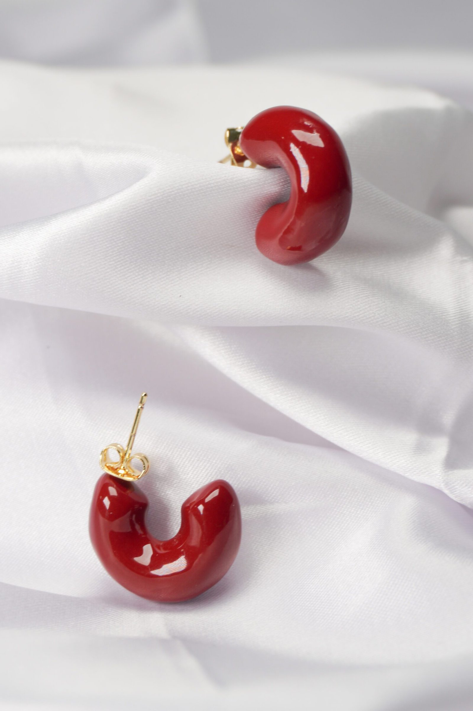 ARETES MEDIA LUNA ROJA