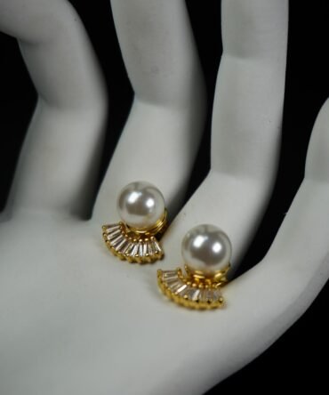 Aretes de perla con media luna