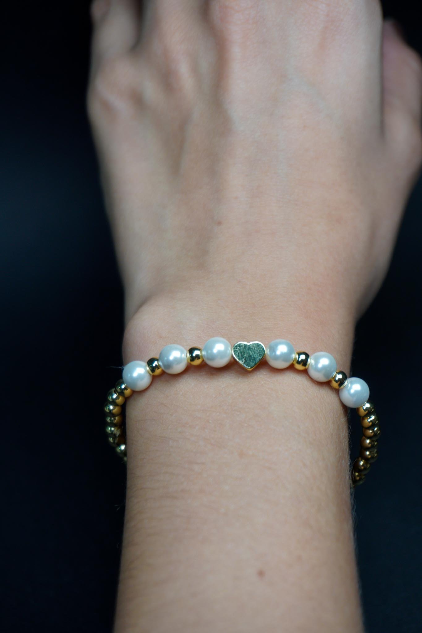 Pulsera en perlas con corazón - Imagen 2
