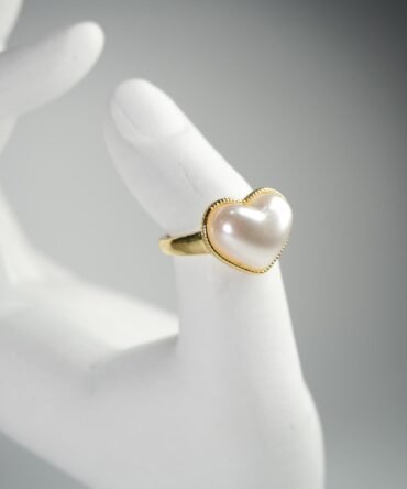 Anillo de corazón dorado