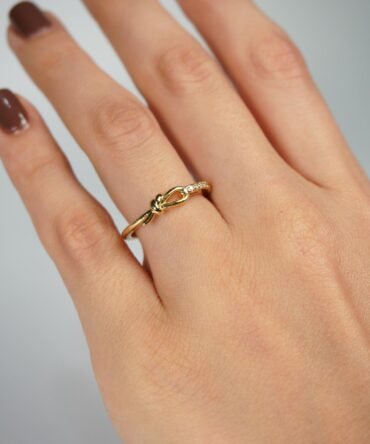 Anillo lazo en nudo