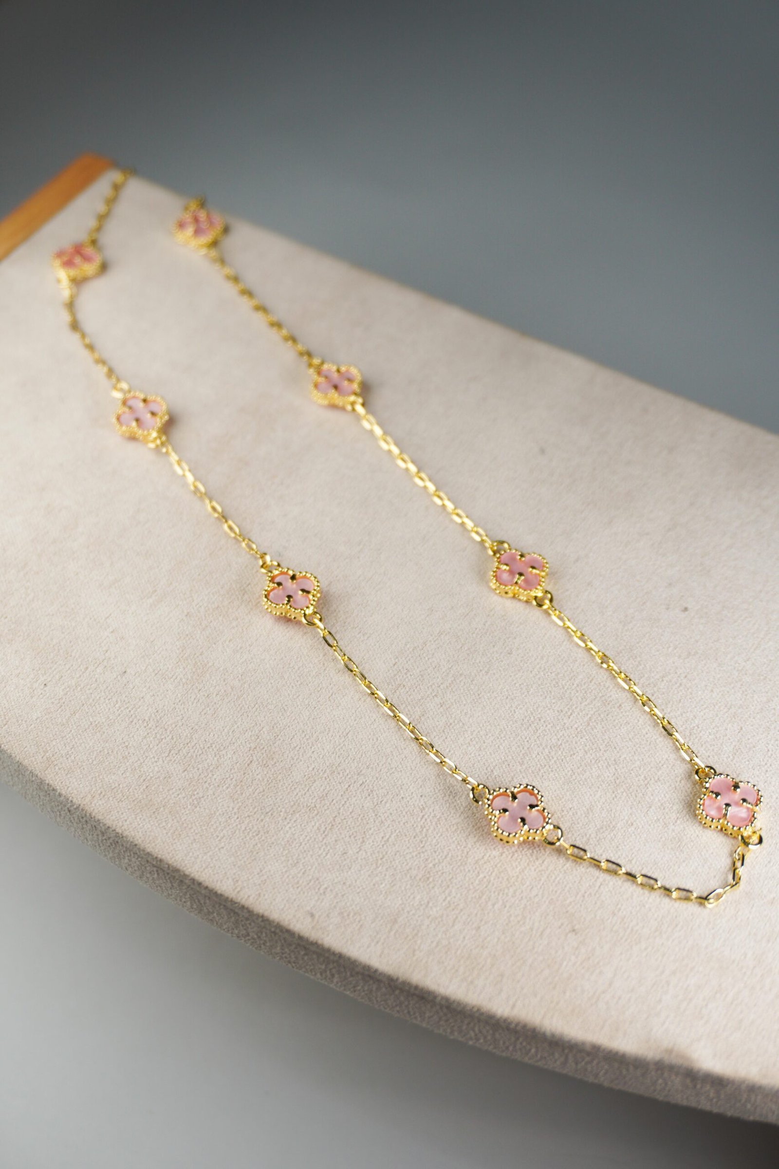 Collar trébol rosado - Imagen 2