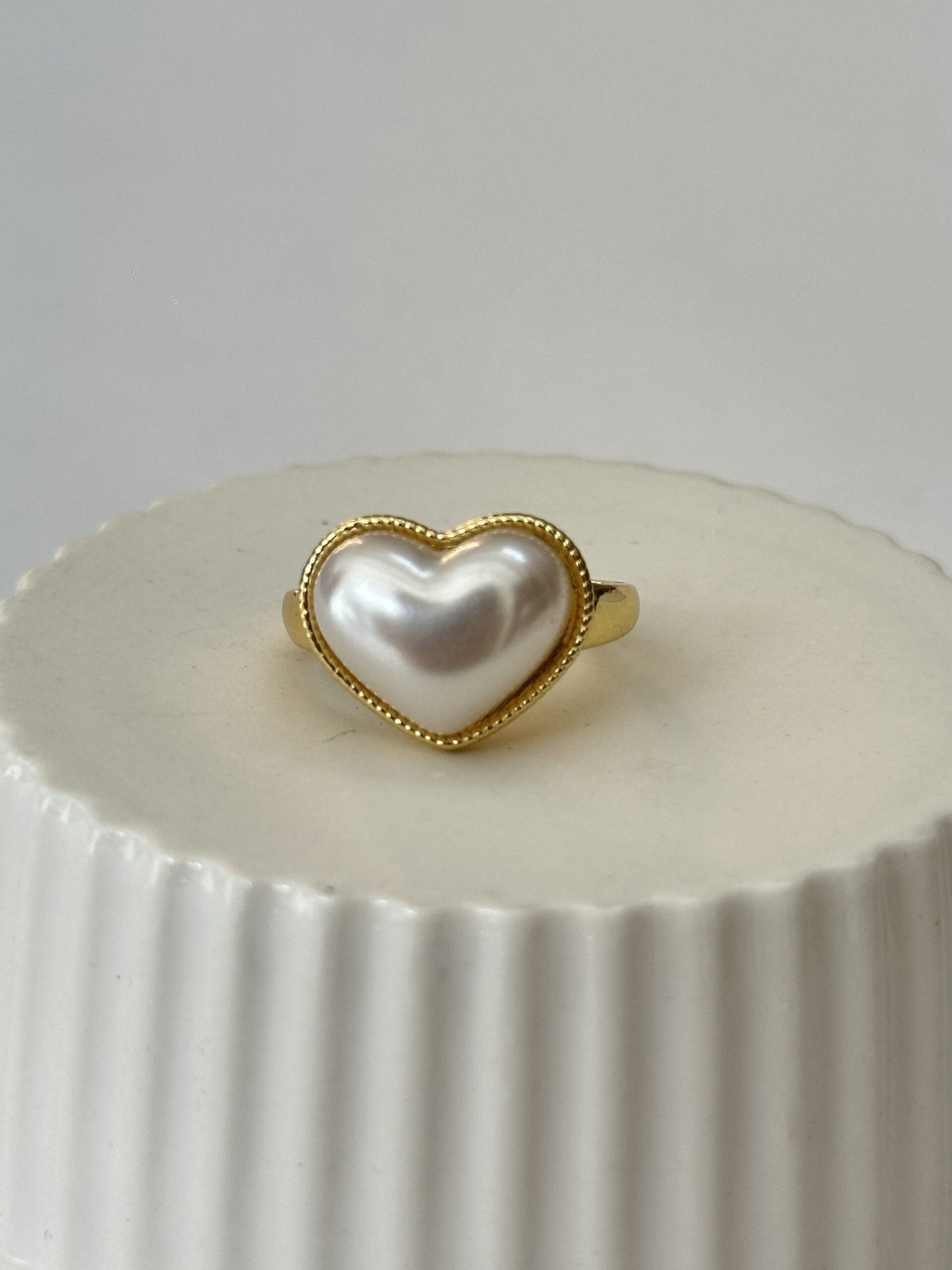 Anillo de corazón dorado - Imagen 4