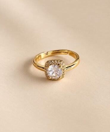 Anillo Dorado de Cristal Central
