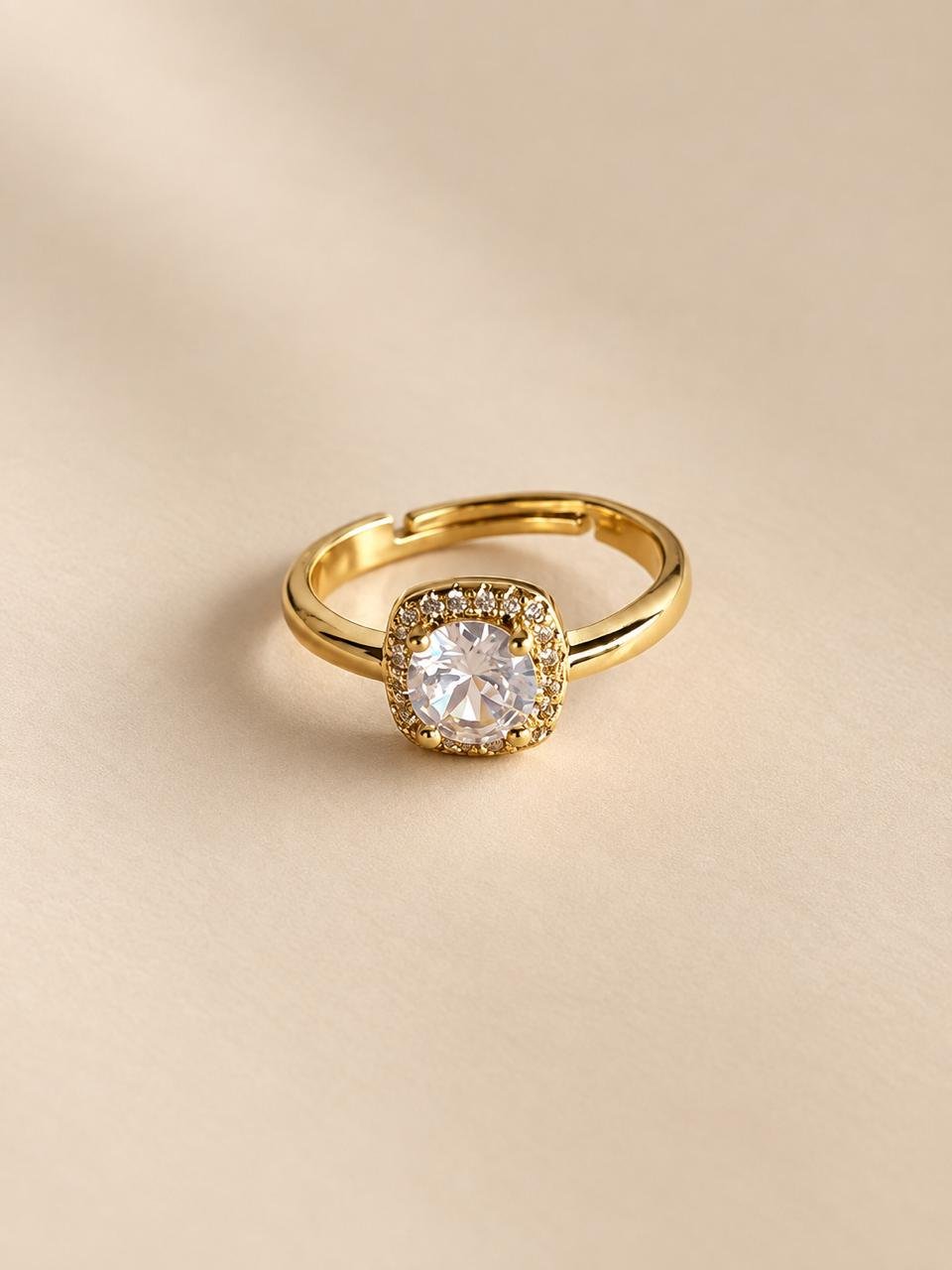 Anillo Dorado de Cristal Central