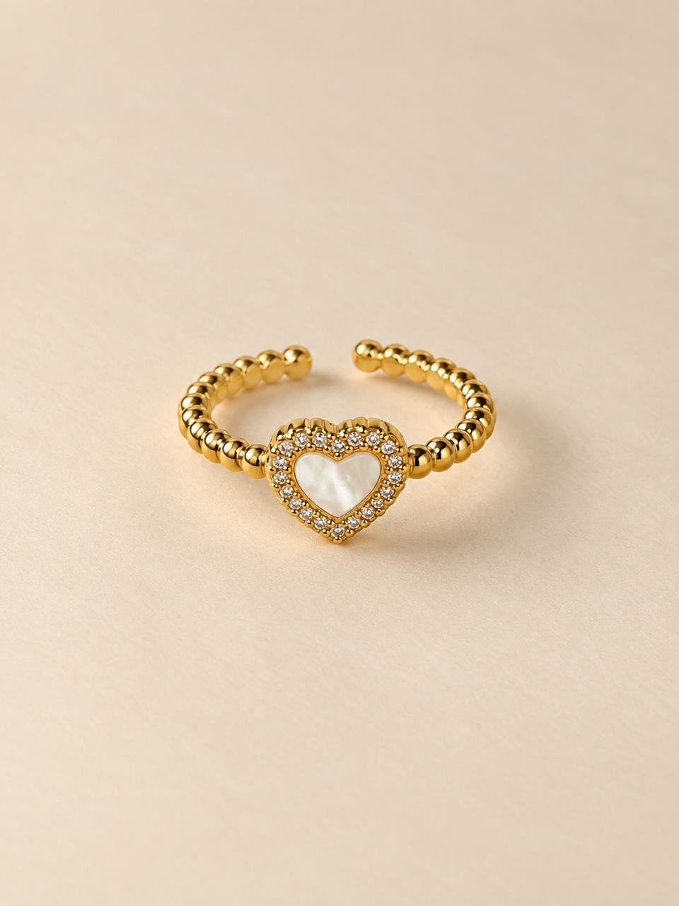 Anillo Dorado Corazón Nacarado