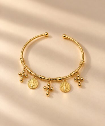 Brazalete Dorado de Dijes Religiosos
