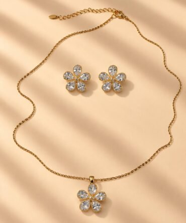 Set de Collar y Aretes Flor de Cristal