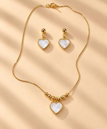 Set de Collar y Aretes Corazón de Nácar