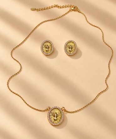 Set de Collar y Aretes Espíritu Santo