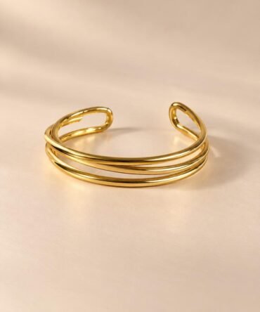Brazalete Dorado de Triple Línea